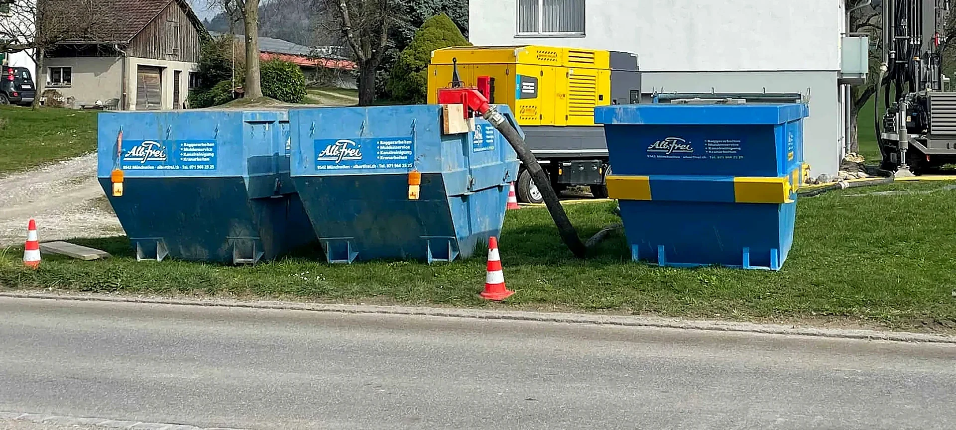 Verschiedene Muldentypen auf dem Platz von Alb. Frei Transporte