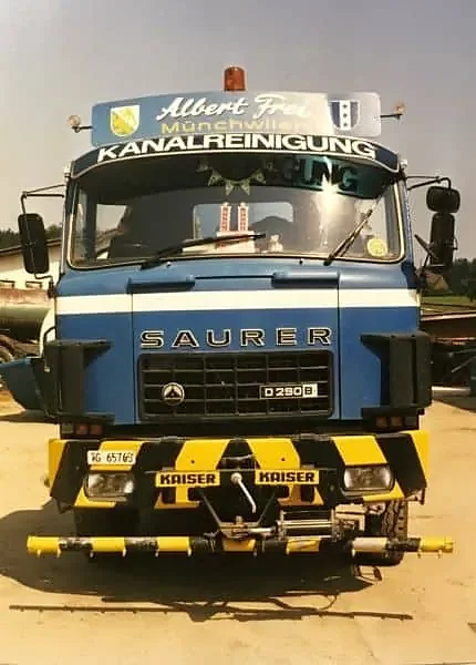 Saurer Kanalreinigungsfahrzeug mit der Aufschrift Albert Frei Münchwilen Kanalreinigung