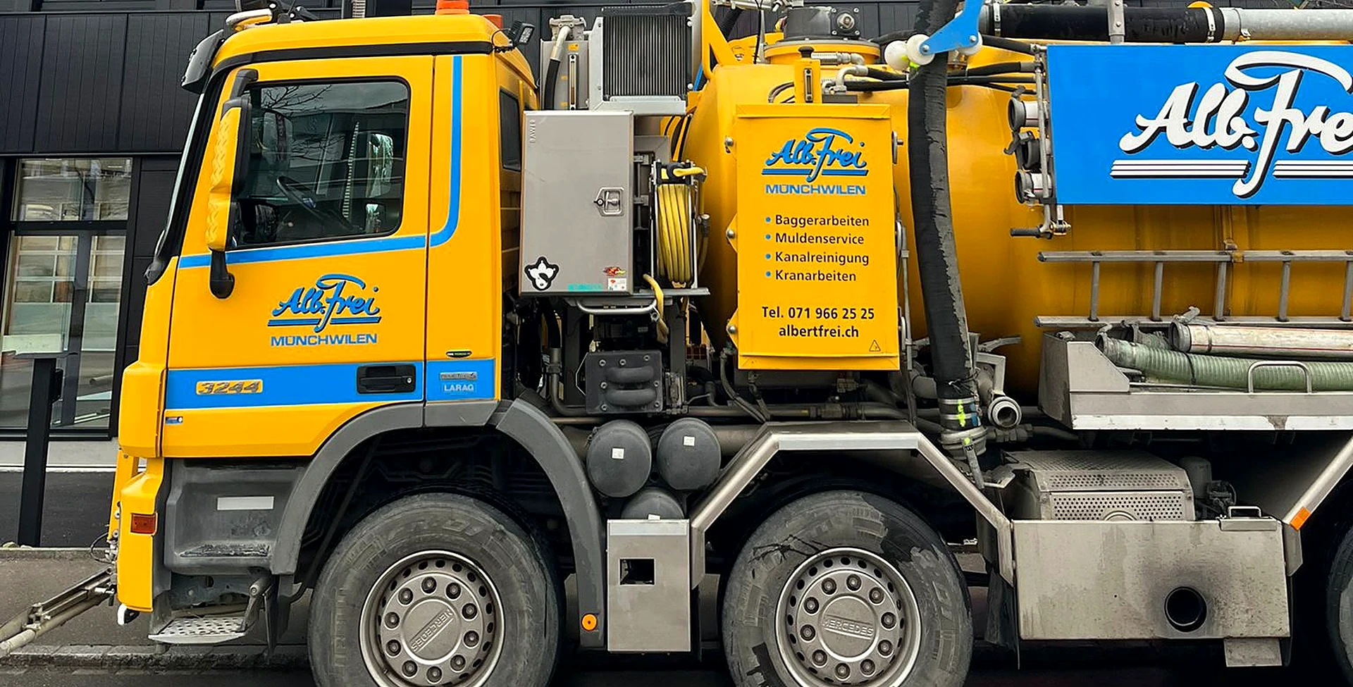 Saug- und Spülwagen von Alb. Frei für Rohr- und Kanalreinigung im Einsatz